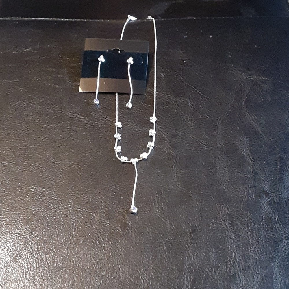 Dangle necklace set